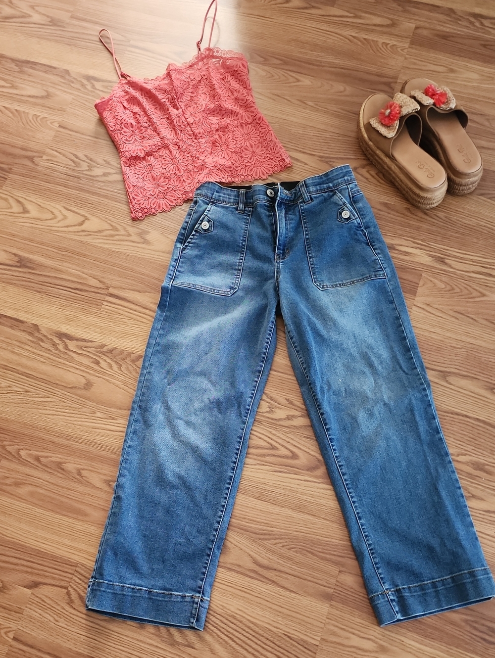 Women's Retro Mid-Blue Wide-Leg Jeans with Front Patch Pockets